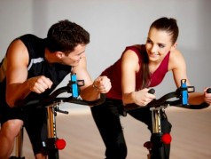 Giải đáp thắc mắc đạp xe trong phòng gym có tác dụng gì?