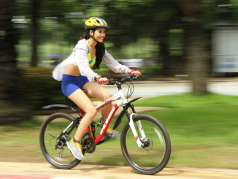 Chia sẻ cách đạp xe giúp chân thon gọn, chắc chắn