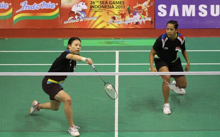 Kỹ thuật bỏ nhỏ cầu lông trái tay để tạo điểm rơi gần lưới