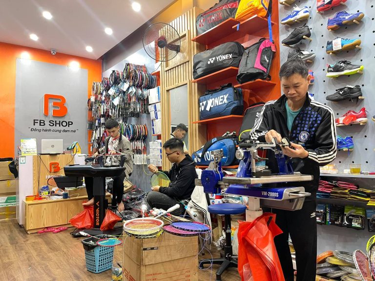 Cửa hàng cầu lông FBshop và dịch vụ căng cước vợt tại Hà Nội