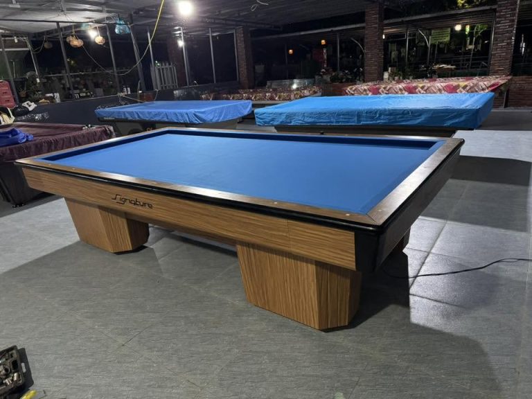 Bàn Carom không lỗ dùng để tìm hiểu luật bida 3 băng