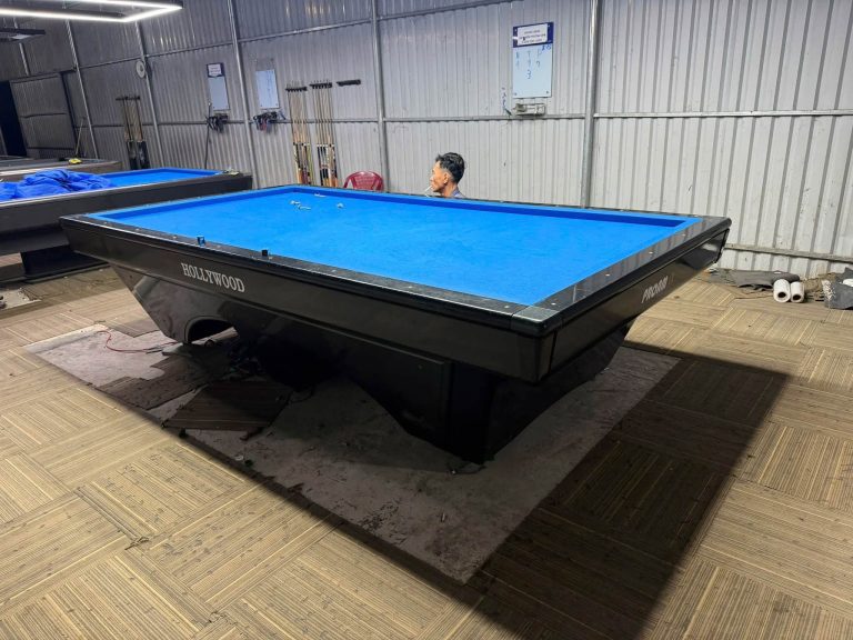 Mặt bàn Carom vải xanh với băng dài và băng ngắn bao kín