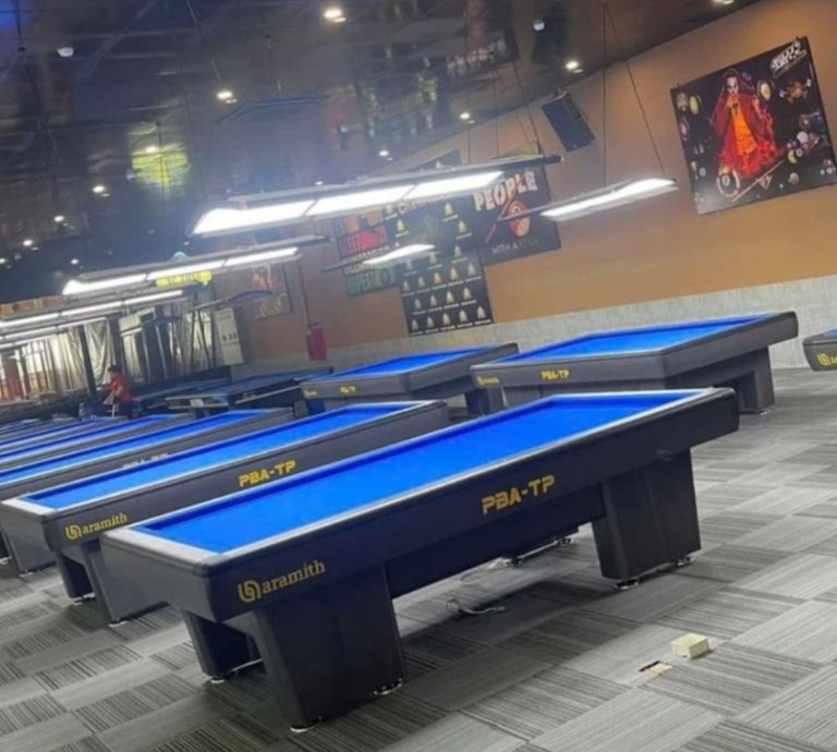 Bàn bida 3 băng nội địa kiểu PBA với mặt nỉ xanh dương trong câu lạc bộ Carom