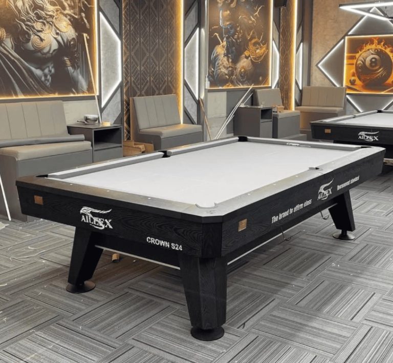 Bàn bida Aileex Crown S24 Luxury phiên bản khung đen trong không gian trưng bày